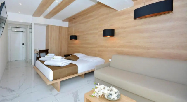 Четырёхместный номер Comfort с балконом Hotel San Antonio