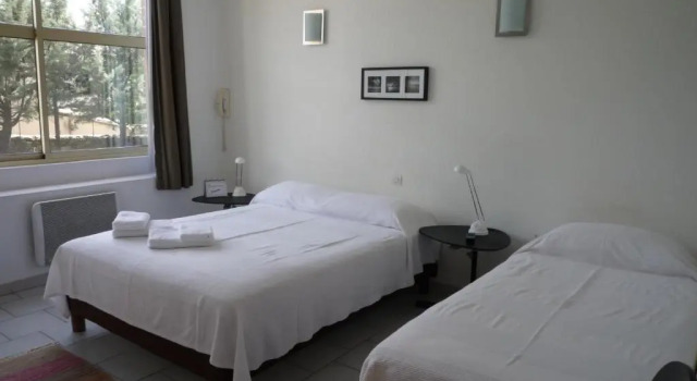 Трёхместный номер Standard Hotel Les Bellugues