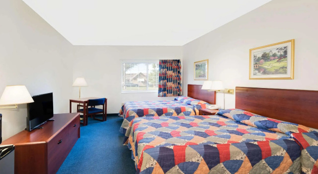 Четырёхместный номер Standard Emmetsburg Hotel & Suites