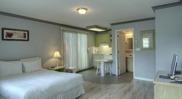 Tiki Shores Inn & Suites, Buchen Sie Gasthaus Hotels in British Columbia mit Pool, Schwimmbad