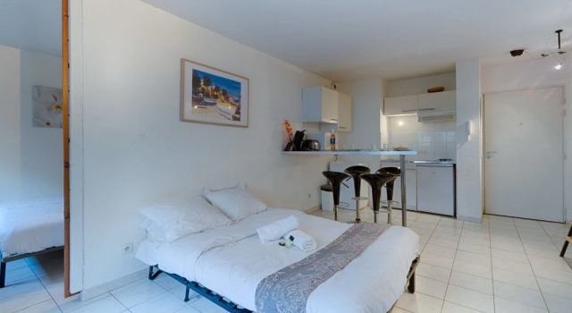 2 Room With Terrace in la Timone