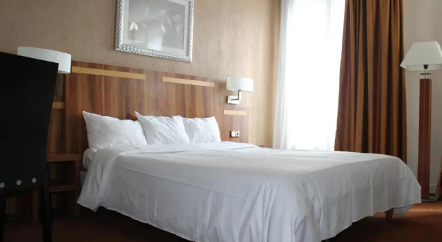 Hotel The Originals du Grand Monarque