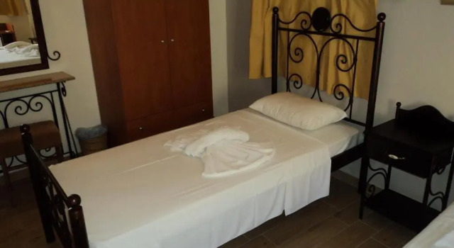 Трёхместный номер Standard Paris Hotel