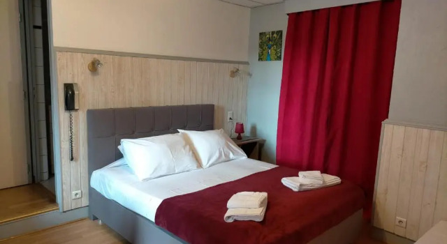 Четырёхместный номер Standard с видом на канал Hotel de Savoie
