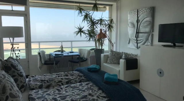 Студия Studio at Sea