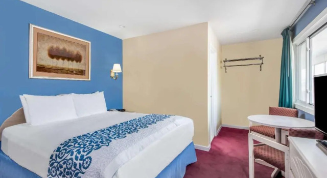 Номер Standard Days Inn Hicksville - Long Island