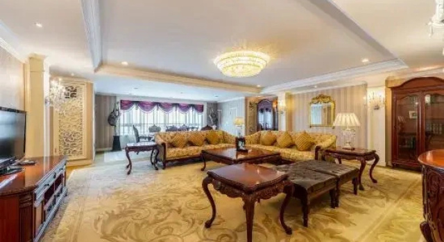 Четырёхместный люкс Royal Country Garden Phoenix Hotel