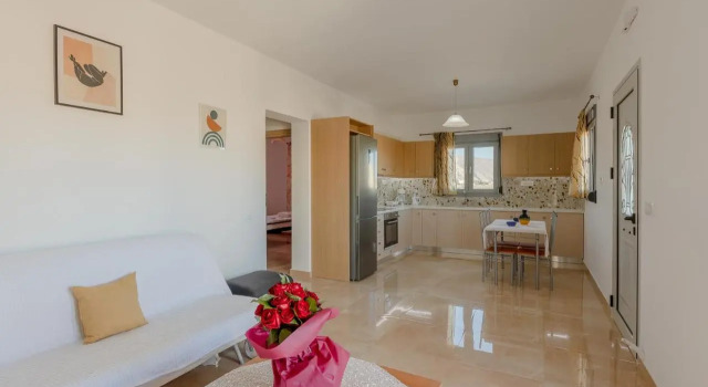 House on the black beach with sea view and parking, Buchen Sie Hotel Exomytis Griechenland