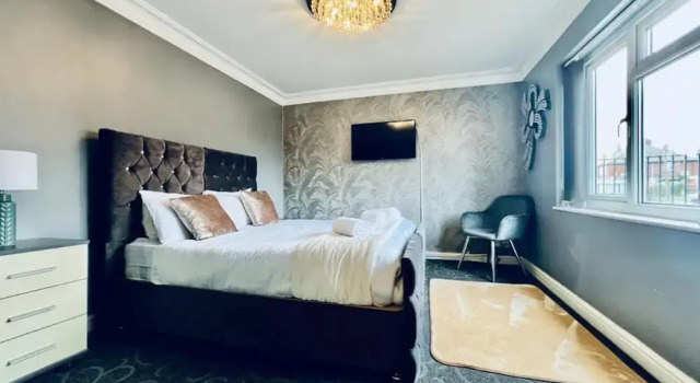 Коттедж 13 Guests - Free Parking - Manchester House