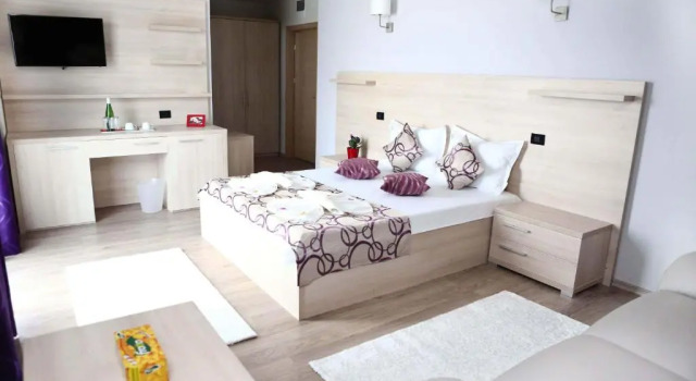 Полулюкс Kharisma Hotel