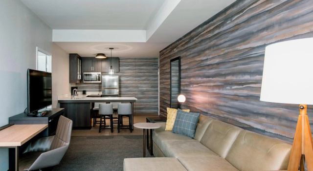 Четырёхместный люкс c 1 комнатой Residence Inn by Marriott Winnipeg