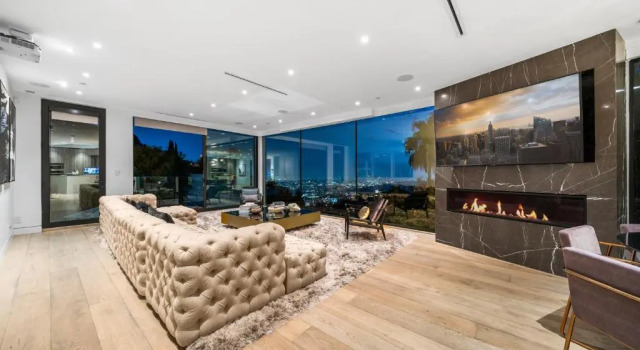 Modern Smart Home With Spectacular Views