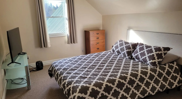 Immaculate 4-bed House, Varaa Hotelli Sault Ste. Marie 
