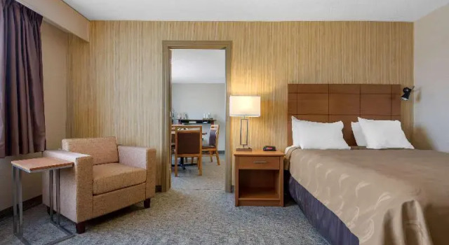 Люкс Quality Inn & Conference Centre Downtown Sudbury