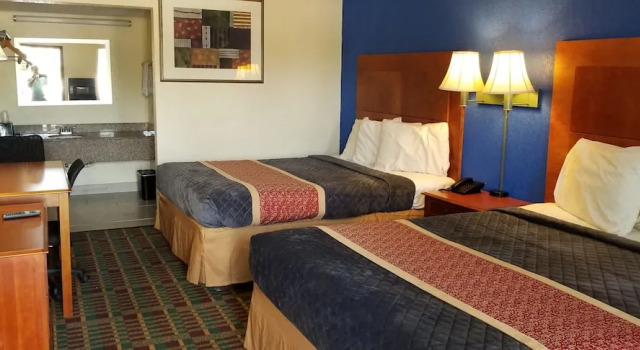 Standardowy czteroosobowy pokój Executive Inn