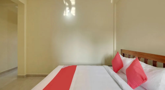 OYO 26718 The Mayura Residency, Buchen Sie Hotel Suntikoppa 