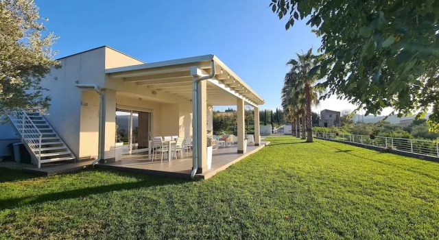 Holiday Home in Leonforte With Private Pool, Varaa Hotelli Leonforte Sisilia