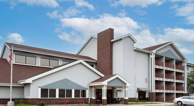 Baymont by Wyndham Brooklyn Center, Varaa Hotelli Hotellit Minnesota pysäköinnillä, Pysäköinti