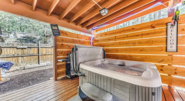 Коттедж c 1 комнатой Ruidoso Cabin w/ Hot Tub - 2 Mi to Grindstone Lake