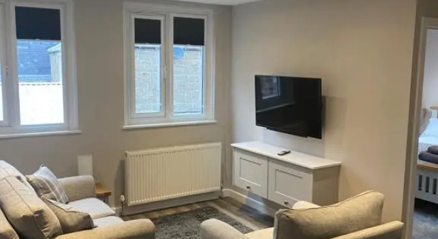 THE ESK - Modern 1 bedroom apartment in centre of Melrose., Забронировать Апартаменты/квартира Отели Шотландских границ с парковкой, Парковка