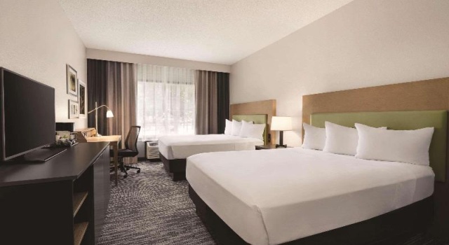 Четырёхместный номер Standard Country Inn & Suites by Radisson, Detroit Lakes