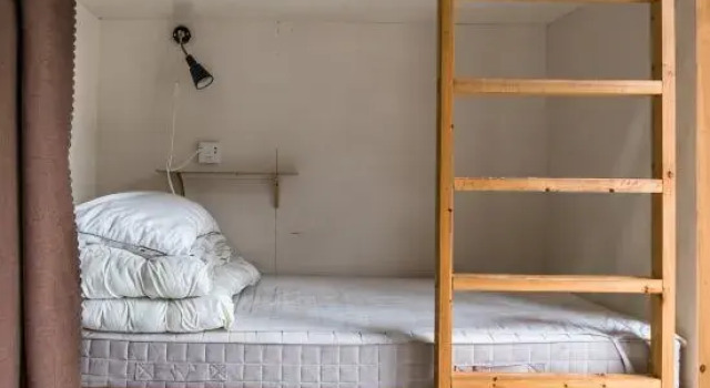 Кровать в общем номере (мужской номер) Hi Grey Hostel Xingping
