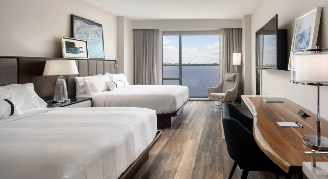 Четырёхместный номер Standard с видом на залив The CURRENT Hotel, Autograph Collection