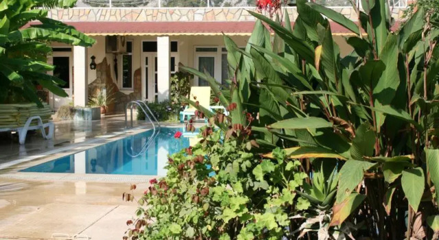 Windmolen Apart Bungalows, Забронировать Отель Отели Чиралы с бассейном, рядом с Химера, Бассейн