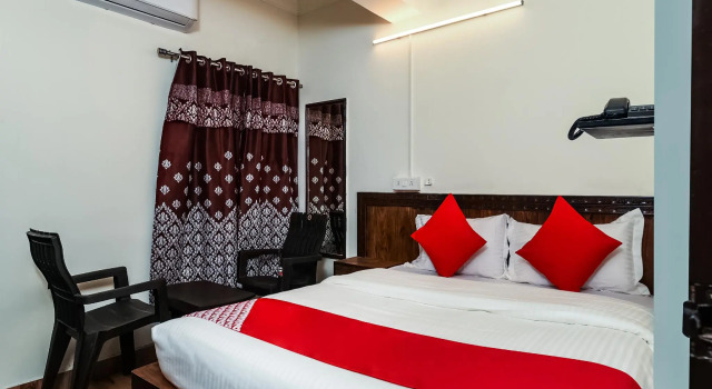 Collection O 24414 Hotel Naidu Grand Rooms, Rezerwuj Hotel Hotele w Andhra Pradesh z parkingiem, Parking