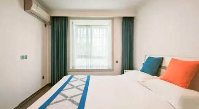 Люкс Deluxe с 2 комнатами Qinzhou Qinyi Hotel