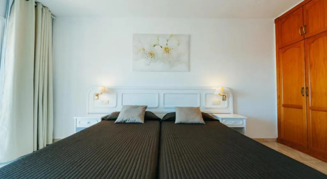 Улучшенные апартаменты с 2 комнатами Aparthotel Neptuno Costadeje
