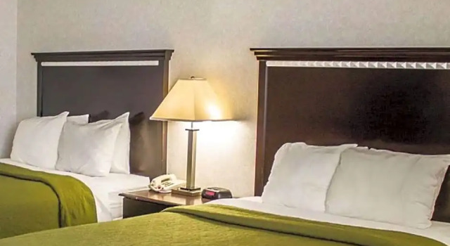 Четырёхместный номер Standard Quality Inn & Suites Mansfield