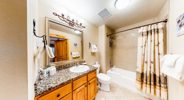 Люкс Deluxe Canyon Creek B301 - Walk or shuttle to lifts Condo w/ two fireplaces & shared pool/hot tub/gym