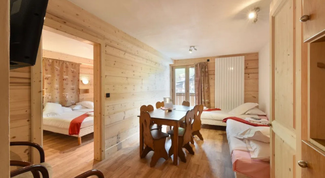 Люкс с балконом LocHotel Alpen Sports