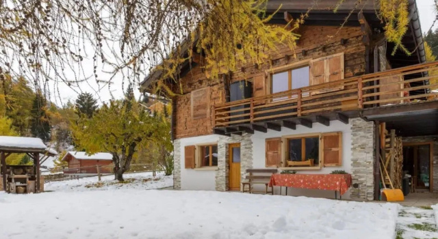 Коттедж Beautiful Apartment Under Owners Chalet