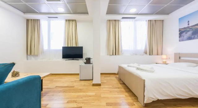 Central 3 bdrm apt for 12, Fresh Renovated!, Забронировать Отель Афины Острова Саронического залива - Аттика, рядом с Мечеть Тзисдаракис