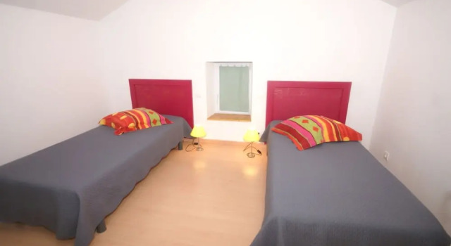 Cozy Holiday Home in Uzer with Swimming Pool, Prenota Hotel Hotel a Alvernia con parcheggio, Parcheggio