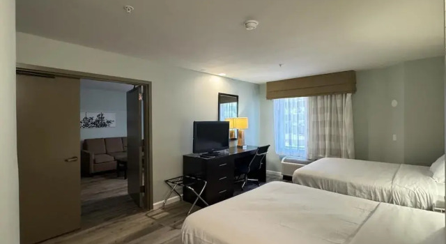 Четырёхместный люкс Wingate by Wyndham Bel Air I-95 Exit 77A - APG Area
