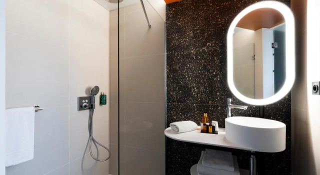 Двухместный номер Comfort Hôtel & Spa Oceania Le Conti