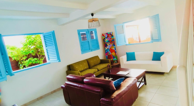 Location Maison Bleue avec piscine privative au Carbet Martinique, Rezerwuj Hotel Hotele w Saint-Pierre z parkingiem, Parking