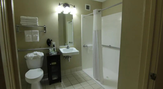 Четырёхместный люкс c 1 комнатой Country Inn & Suites by Radisson, Annapolis, MD