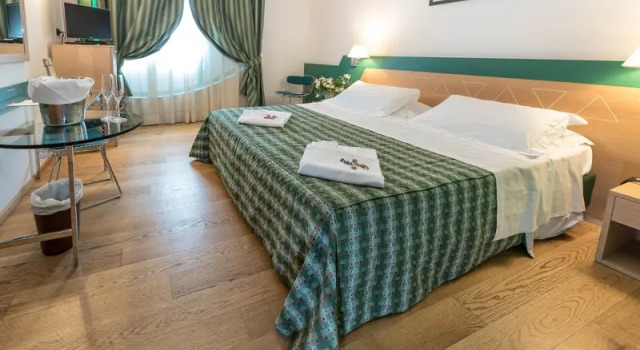 Двухместный номер West Point Airport Hotel