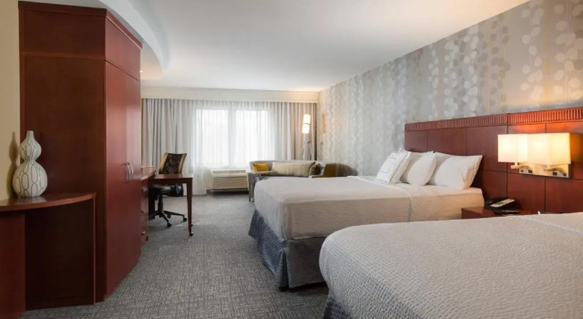 Четырёхместный номер Standard Courtyard Des Moines West-Jordan Creek