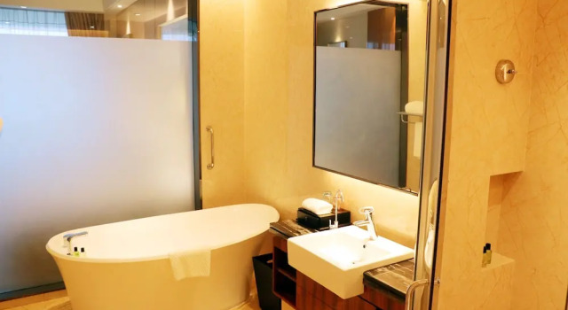 Двухместный номер Deluxe с балконом Forest City Marina Hotel