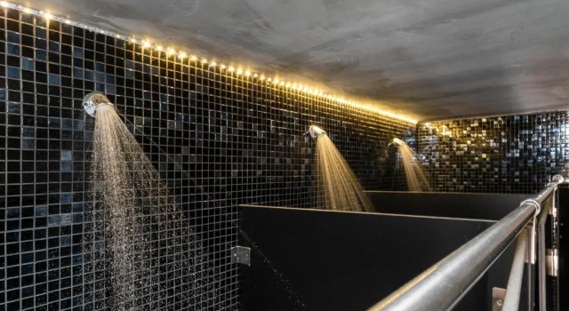 Кровать в общем номере N1 Hostel Apartments and Suites