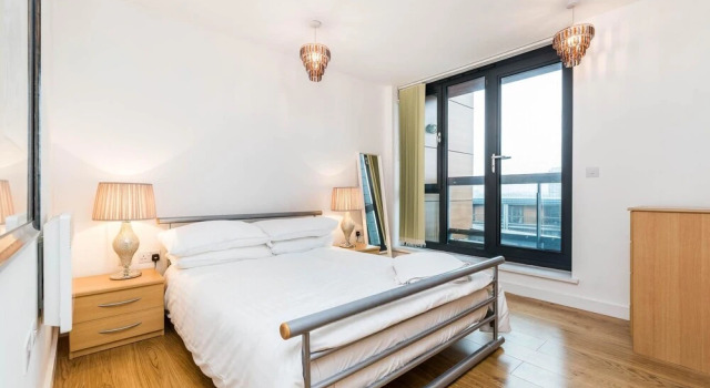 Super Luxury Modern 2BD Flat Canning Town, Забронировать Отель Отели Лондона с парковкой, рядом с Каннинг Таун, Парковка