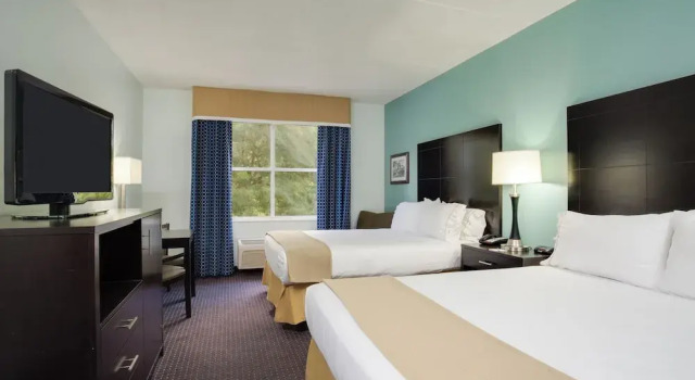 Четырёхместный люкс Holiday Inn Express & Suites Plant City by IHG