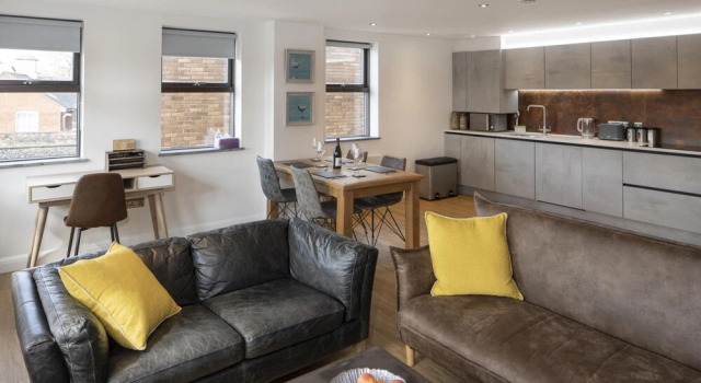 Newly Furnished 2 Bed Apartment in the Heart of Old Town Swindon, Забронировать Апартаменты/квартира Апартаменты Суиндон, рядом с Swindon Magistrates Court, Апартаменты/квартира