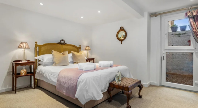 Апартаменты The Cwtch Apartment - Sea Views Walk to Beach