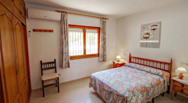 Laura-28A - traditionally furnished detached villa with peaceful surroundings in Calpe, Забронировать Вилла Отели в центре Кальпе, в центре